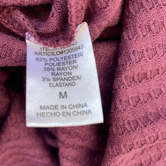 Chaser Women's Waffle Knit Thermal Top Burgundy with Buttoned Sleeves Medium - Picture 11 of 11